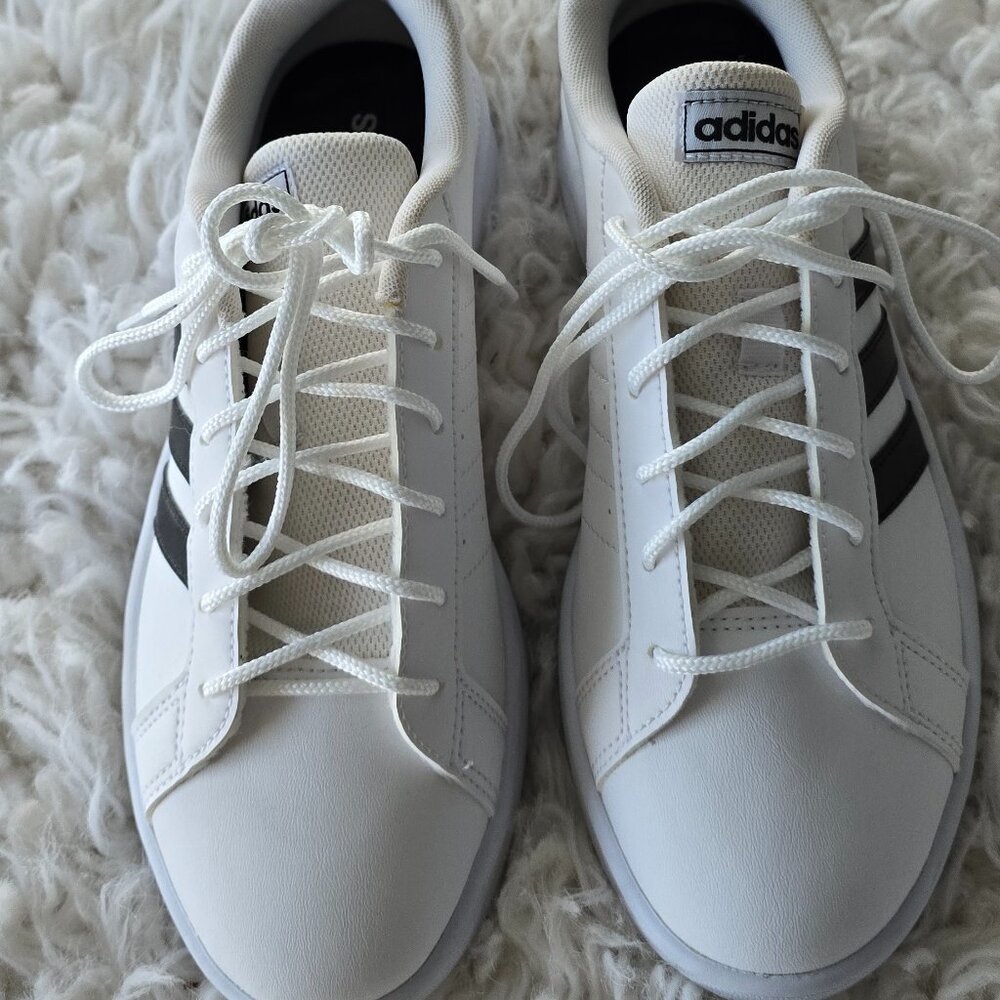 Adidas Sneakers